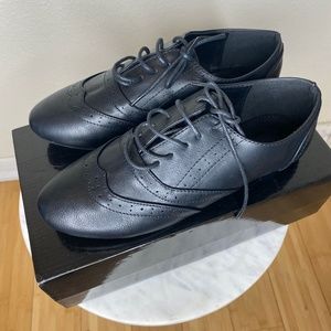 NWT cute black loafers